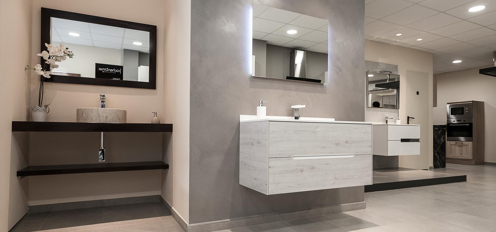 Showroom de Tot Reforma amb cuines i banys muntats